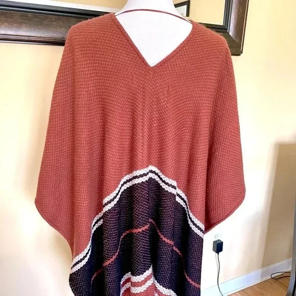 Treasure & Bond Women’s Boho Fringe Poncho One Size - Picture 4 of 8